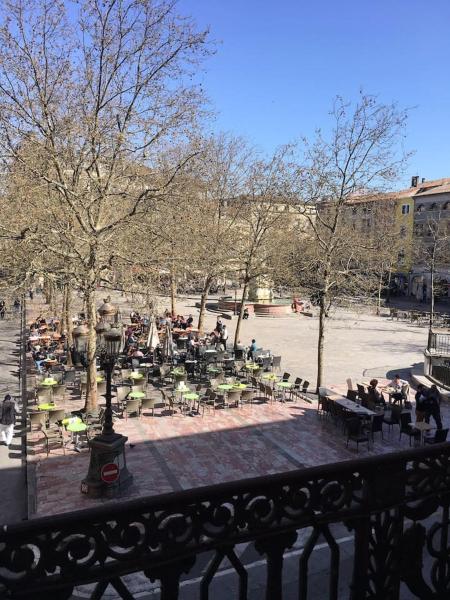 A la foto es mostra l'objecte Place Carnot situat a la ciutat de Carcassone.