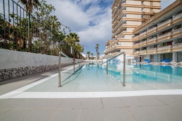 A la foto es mostra l'objecte Un dormitorio en Playa de las Américas situat a la ciutat de Adeje.