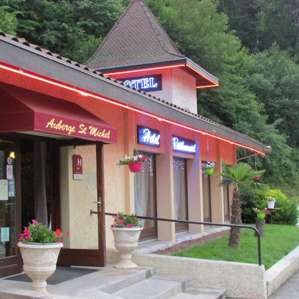 På billedet ses objektet AUBERGE SAINT MICHEL beliggende i byen Venon.