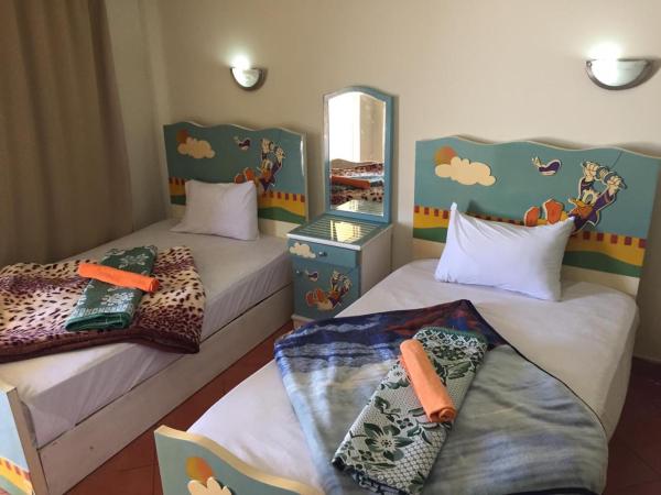 Kuva 3: Chalets in Porto Sokhna - Pyramids - Families Only