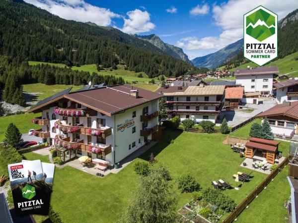 Op de foto is het object Hotel Garni Romantika te zien, gelegen in de stad Piösmes.