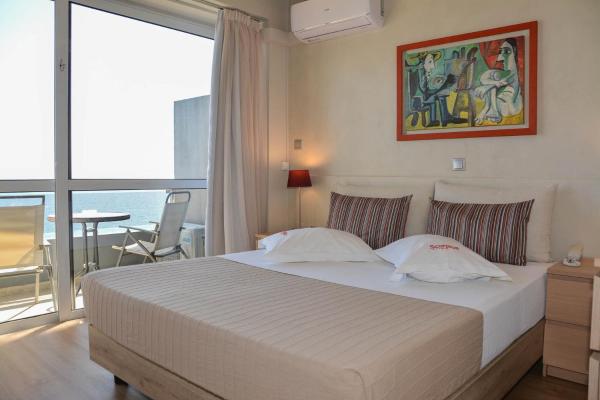 På billedet ses objektet Scorpios Sea Side Hotel beliggende i byen Piræus.