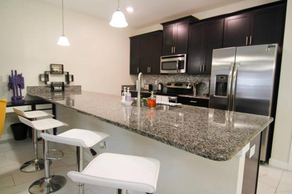 Foto 9: A - New 4 Bedroom Home - 5 Miles to Disney - Free Water Park - Private Pool