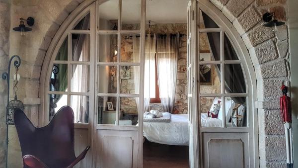 A la foto es mostra l'objecte Luxurious Stone House in Elani situat a la ciutat de Siviri.