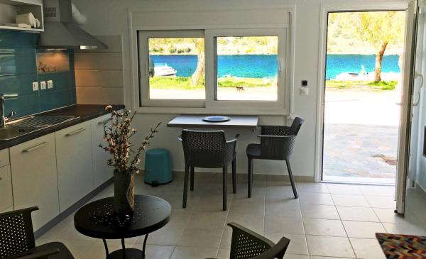 På billedet ses objektet Sea Front Studio - Porto Buffalo - Evia beliggende i byen Prásinon.