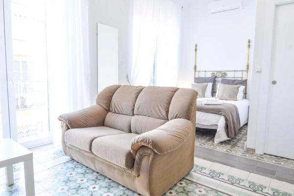 Na zdjęciu widoczny jest obiekt Letmalaga Economy Soho położony w mieście Malaga.