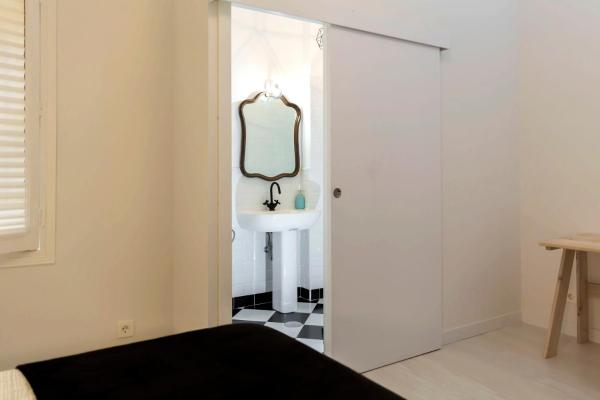 A la foto es mostra l'objecte MEZZANINE YELLOW situat a la ciutat de Madrid.
