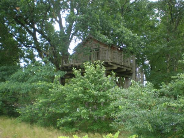 A la foto es mostra l'objecte cabane perchée situat a la ciutat de Solférino.