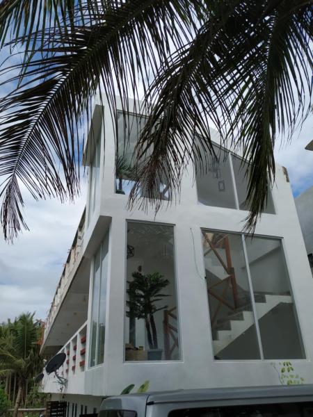 The photo shows the Damara Beachfront Resort located in the city of Maria Aurora.