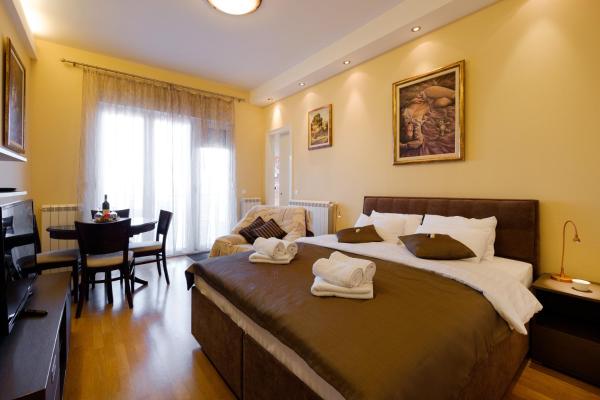 Jolie, Belgrad