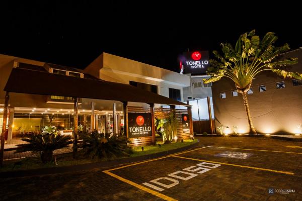 写真にはPeabiru市にあるTonello Business Hotelが写っています。