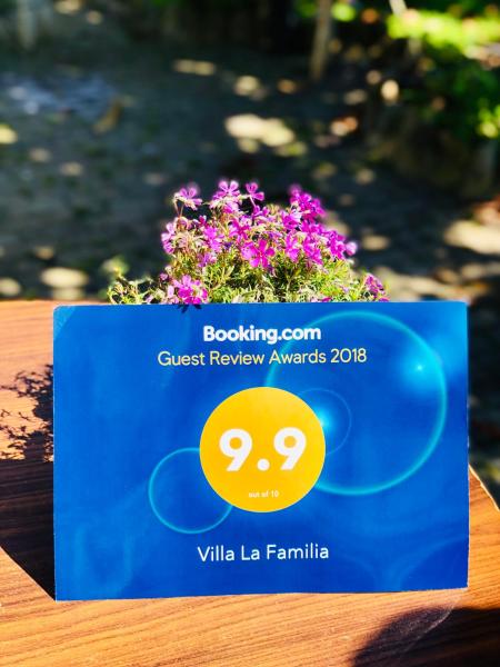 A la foto es mostra l'objecte Villa la familia situat a la ciutat de Makhinjauri.