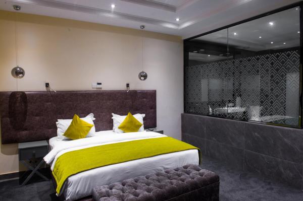 På billedet ses objektet The Francis Hotel beliggende i byen Abuja.
