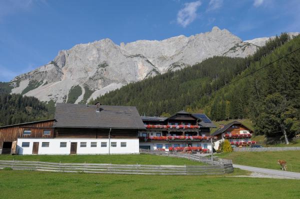 Na fotografii je vidět objekt Feichtlehnerhof nacházející se ve městě Ramsau am Dachstein.
