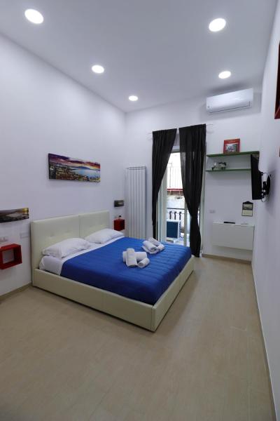 Na foto é possível ver o objeto Ginevra’s Apartment localizado na cidade de Naples.