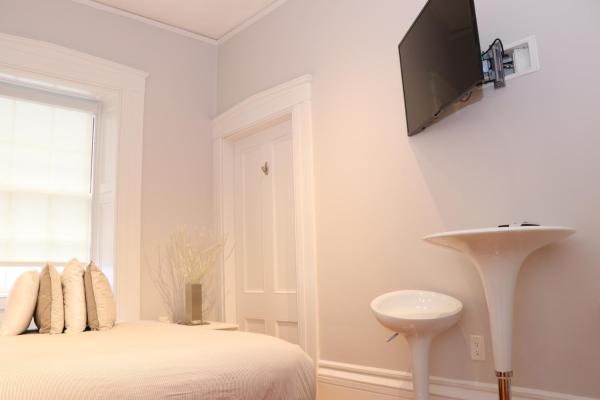 Bilde 4: Charming & Stylish Studio on Beacon Hill #11