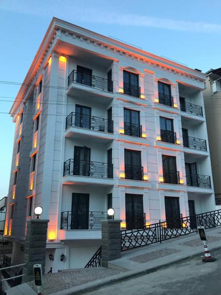 The photo shows the White Golden Suite Hotel located in the city of Trabzon.