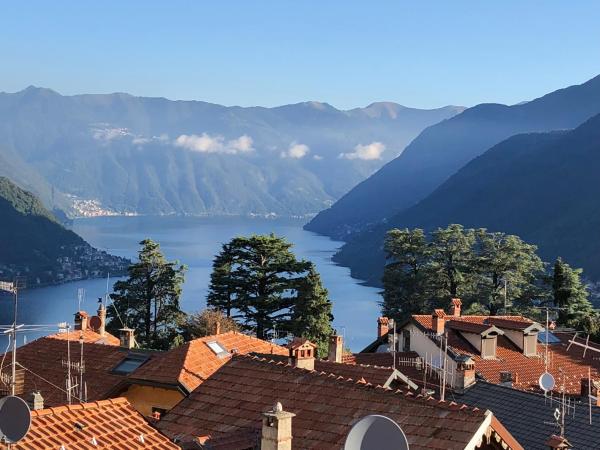 写真にはFaggeto Lario 市にあるUno scorcio sul lagoが写っています。