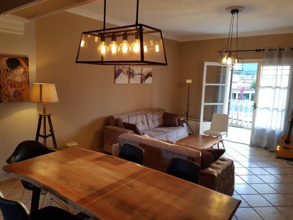På billedet ses objektet Mojo modern apartment 2 beliggende i byen Alikanas.