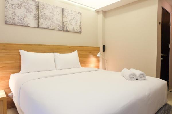 写真にはPegadungan市にあるModern Apartment Studio No Kitchen Mustika Golf Residence By Travelioが写っています。