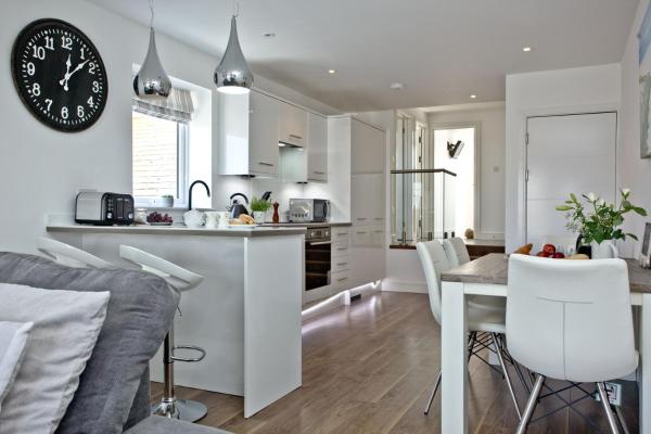 Sunnymead Penthouse - Close To Beach, Pets Welcome, Balcony - Devon