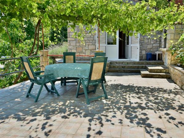 Na foto é possível ver o objeto Holiday Home Ratimir by Interhome localizado na cidade de Rogač.