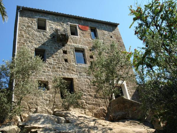 A la foto es mostra l'objecte Casa Giacometti situat a la ciutat de Frasseto.
