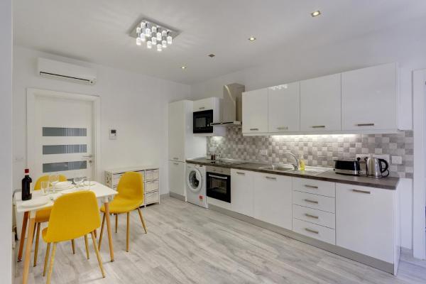 Splendid Apartment, Steps Away from the Sea, Sliema
