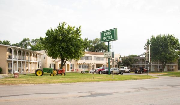 Na zdjęciu widoczny jest obiekt Park Motel położony w mieście Manning.