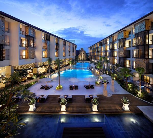 På billedet ses objektet The Trans Resort Bali beliggende i byen Seminyak.