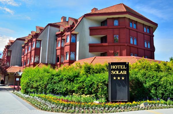 Na foto é possível ver o objeto Hotel Solar localizado na cidade de Vizvár.