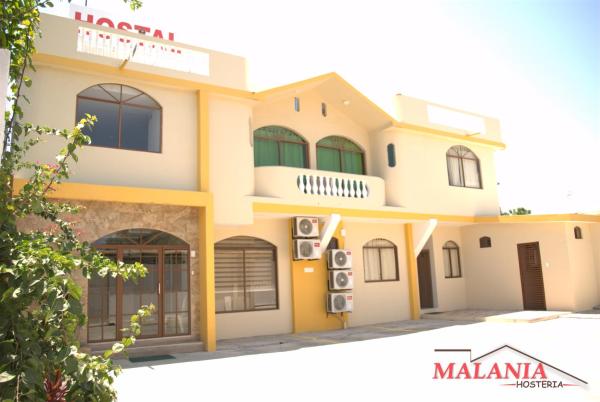 Op de foto is het object Hostal Malania te zien, gelegen in de stad Montecristi.