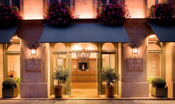 A la foto es mostra l'objecte Hôtel De l'Arcade situat a la ciutat de París.