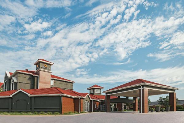 A la foto es mostra l'objecte La Quinta by Wyndham Fort Worth City View situat a la ciutat de Benbrook.
