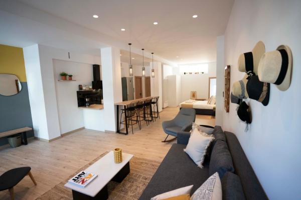 A la foto es mostra l'objecte Modern 2bed 2bath loft in Acropolis area situat a la ciutat de Atenes.