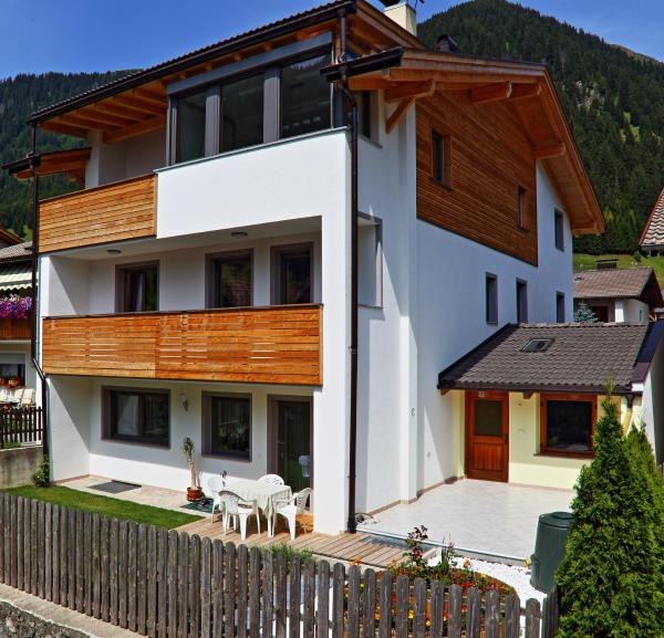 Na zdjęciu widoczny jest obiekt Ferienwohnung Haus Reider położony w mieście Sarntal.