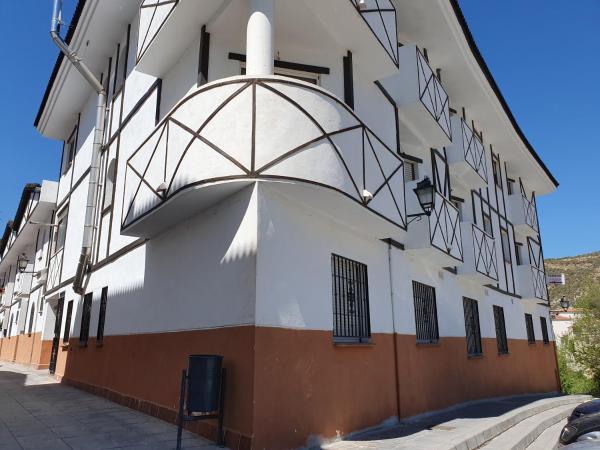 Na zdjęciu widoczny jest obiekt Apartamentos Duquesa Sierra Nevada położony w mieście Pinos Genil.