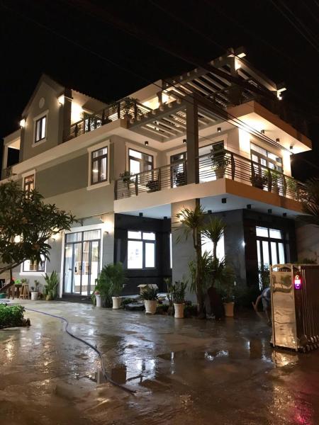 Auf dem Foto ist das Objekt NGOC LANG HOTEL in der Stadt Bình Sum zu sehen.