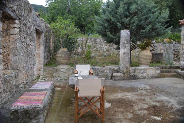 Nella foto è visibile l'oggetto LIOTRIVI Olive Press situato nella città di Volimes.