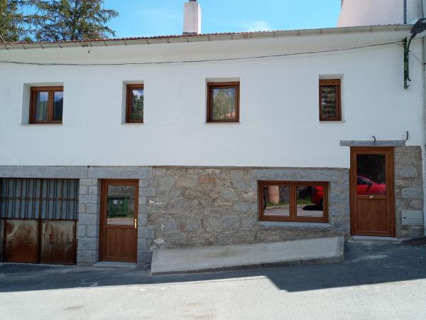 A la foto es mostra l'objecte La Parra de Pepa situat a la ciutat de Cercedilla.