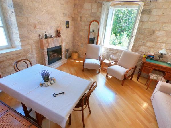 A la foto es mostra l'objecte Historic Piazza House & Romantic Hidden Garden situat a la ciutat de Hvar.