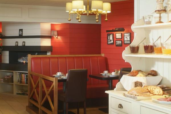 Na zdjęciu widoczny jest obiekt Hotel Internos położony w mieście De Haan.