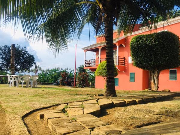 The photo shows the casa Luis located in the city of Santo Amaro.