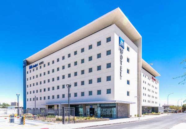 På bilden syns objektet ibis budget Calama som ligger i staden Calama.