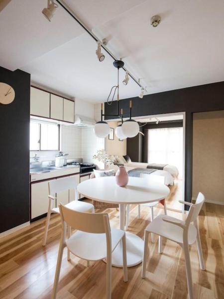 A la foto es mostra l'objecte nid Daikoku Casa Ami situat a la ciutat de Osaka.