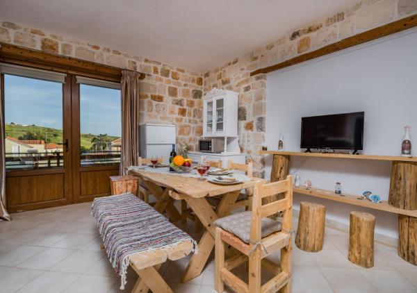 A la foto es mostra l'objecte Villa windmill Near Shipwreck Beach by 