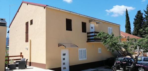 На фото показан объект Apartment Milan, расположенный в городе Врбоска.