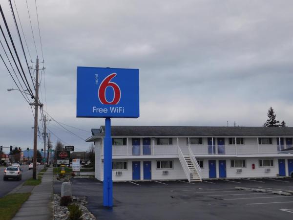 A la foto es mostra l'objecte Motel 6-Burlington, WA situat a la ciutat de Sedro-Woolley.