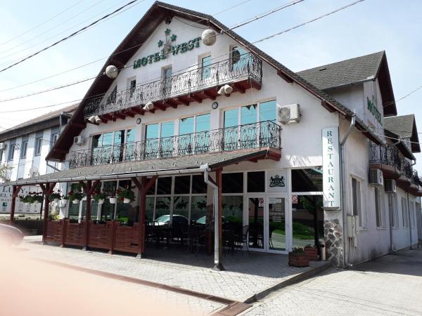 A la foto es mostra l'objecte Westmotelrestaurant situat a la ciutat de Foeni.