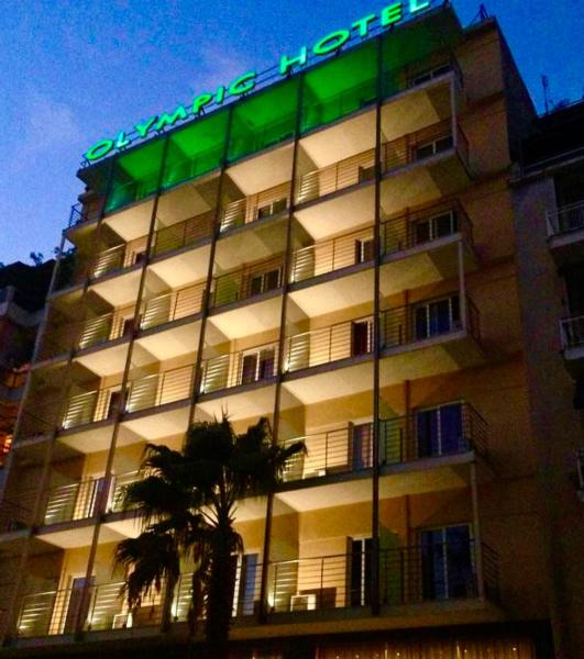 På billedet ses objektet Olympic Hotel beliggende i byen Piræus.